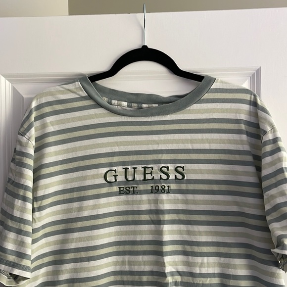 Classic Guess T-shirt in Green stripes